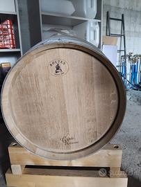 Botte di legno nuova per vino