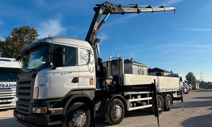 Scania R420 8x2 Cassone con Gru