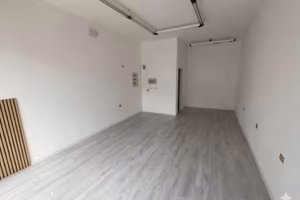 Marano negozio di circa 25mq libero da subito