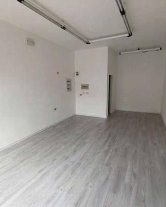 Marano negozio di circa 25mq libero da subito