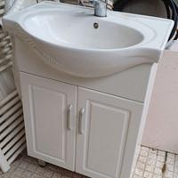 Mobile bagno con lavandino