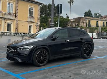 Mercedes-Benz GLA 2000D, 11/2022, tetto apribile.