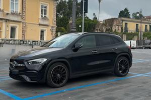 Mercedes-Benz GLA 2000D, 11/2022, tetto apribile.