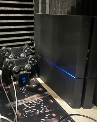 Ps4 500Gb + joystick  + giochi.