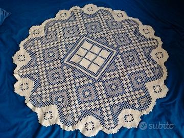 Centrotavola in pizzo fatto a mano 