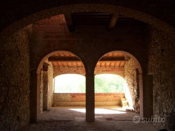 Rustico / Casale di 400 m² con più di 5 locali e b - Altro