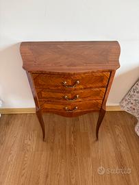 Comodino tre cassetti