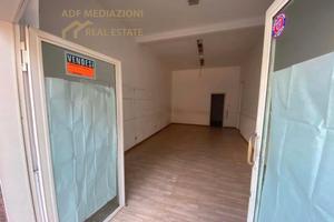 Bottega In Zona Semi Centrale