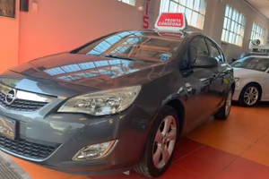 Opel Astra 1.4 100CV 5 porte Cosmo