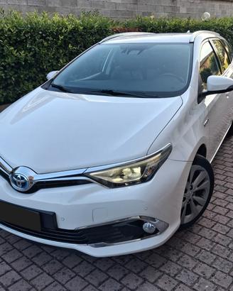 Toyota Auris Touring Sports 1.8h Lounge cvt