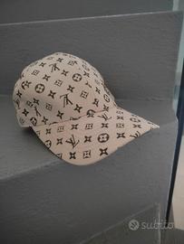 berretto con visiera 