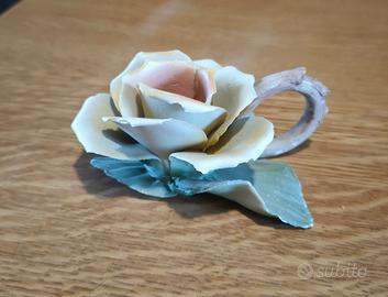 Fiore in porcellana Capodimonte