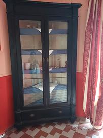 Antica vetrinetta ad angolo