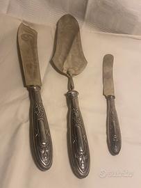 Set da dolce, tre pezzi più uno, manico argento