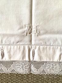 Antica federa fatta a mano con pizzo