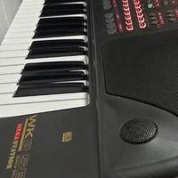 set tastiera + 2 casse + microfono + mixer