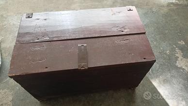 vecchia cassa in legno anni 50 fatta artigianalmen
