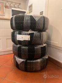 Set cerchi AUDI completi di pneumatici