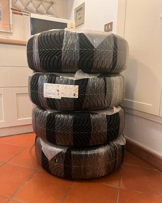 Set cerchi AUDI completi di pneumatici