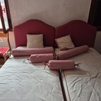 due letti singoli doghe in legno rivestiti
