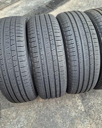 4 gomme 4 stagioni PIRELLI 215/65/17 COME NUOVE