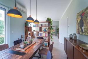 Villa di 220 m² con più di 5 locali e box auto a O