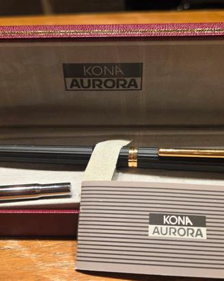 Penna stilografica Aurora Kona con pennino oro 
