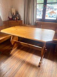 Tavolo in legno naturale, abete