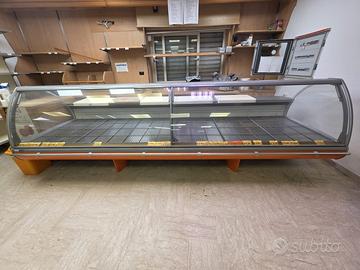 Arredamento supermercato scaffali e banchi frigo
