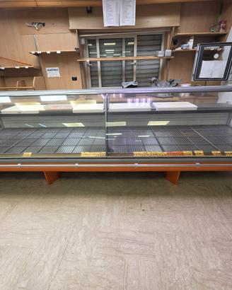 Arredamento supermercato scaffali e banchi frigo