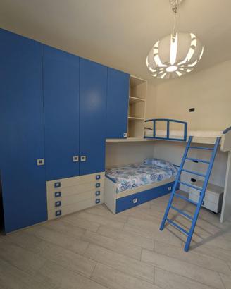 Cameretta a ponte e letto a soppalco + libreria
