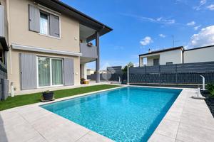 VILLA A SCHIERA D'ANGOLO A CASTELNUOVO DEL GARDA