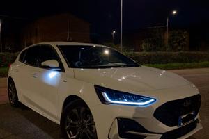 Ford focus ST line benzina neopatentati manuale