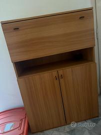 Mobile credenza con ribalta e ante in legno