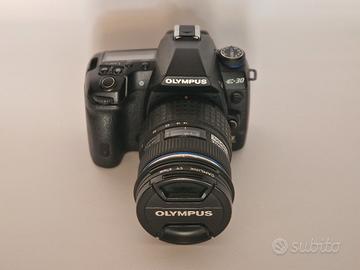 OLYMPUS E30 CON ZOOM 14-54 ZUIKO
