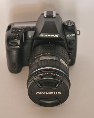 OLYMPUS E30 CON ZOOM 14-54 ZUIKO