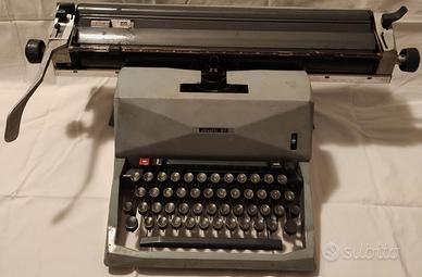 MACCHINA DA SCRIVERE OLIVETTI 82.