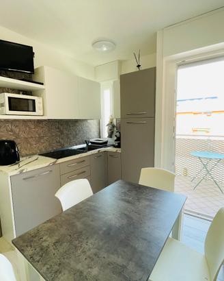 Grazioso bilocale ristrutturato-A ridosso del mare