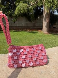 Pochette rosa all'uncinetto con paillettes