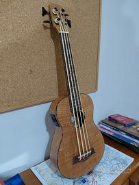 Ukulele basso elettrico