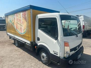 Nissan Cabstar 35-11 con cassone centinato