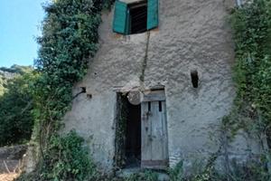 CASA SEMINDIPENDENTE A OLEVANO ROMANO