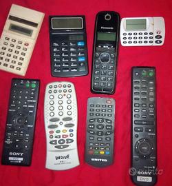 Lotto di 8 pezzi tra telecomandi tv e dvd, calcola