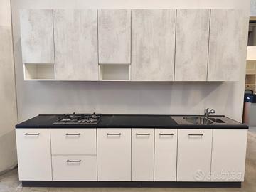 Cucina lineare NUOVA e componibile, fine serie