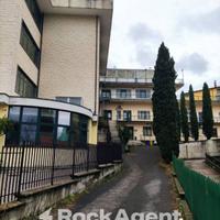 LAURIA - COMPLESSO POLIFUNZIONALE DI AMPIA METRATU