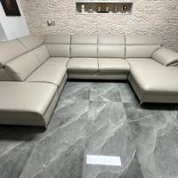 Divano in ecopelle beige