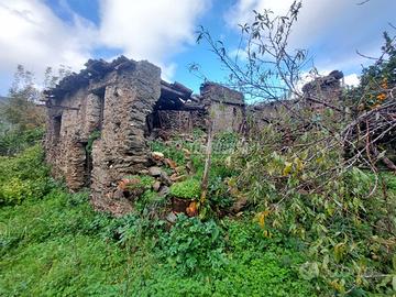 TERRENO CON RUDERE A GIOIOSA MAREA.