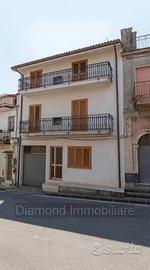 Casa indipendente su 4 livelli a Linguaglossa