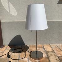 Lampada da tavolo e 2 piantane