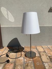 Lampada da tavolo e 2 piantane